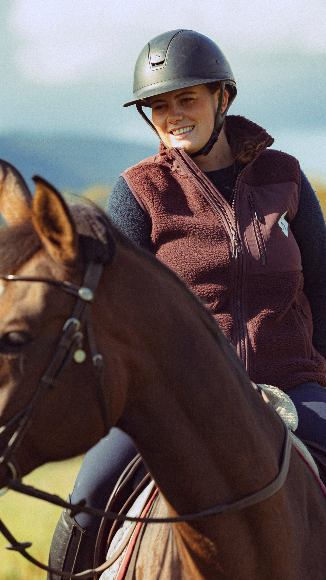 Gilet polaire unisex recyclée en bordeaux - Teddy Tala
