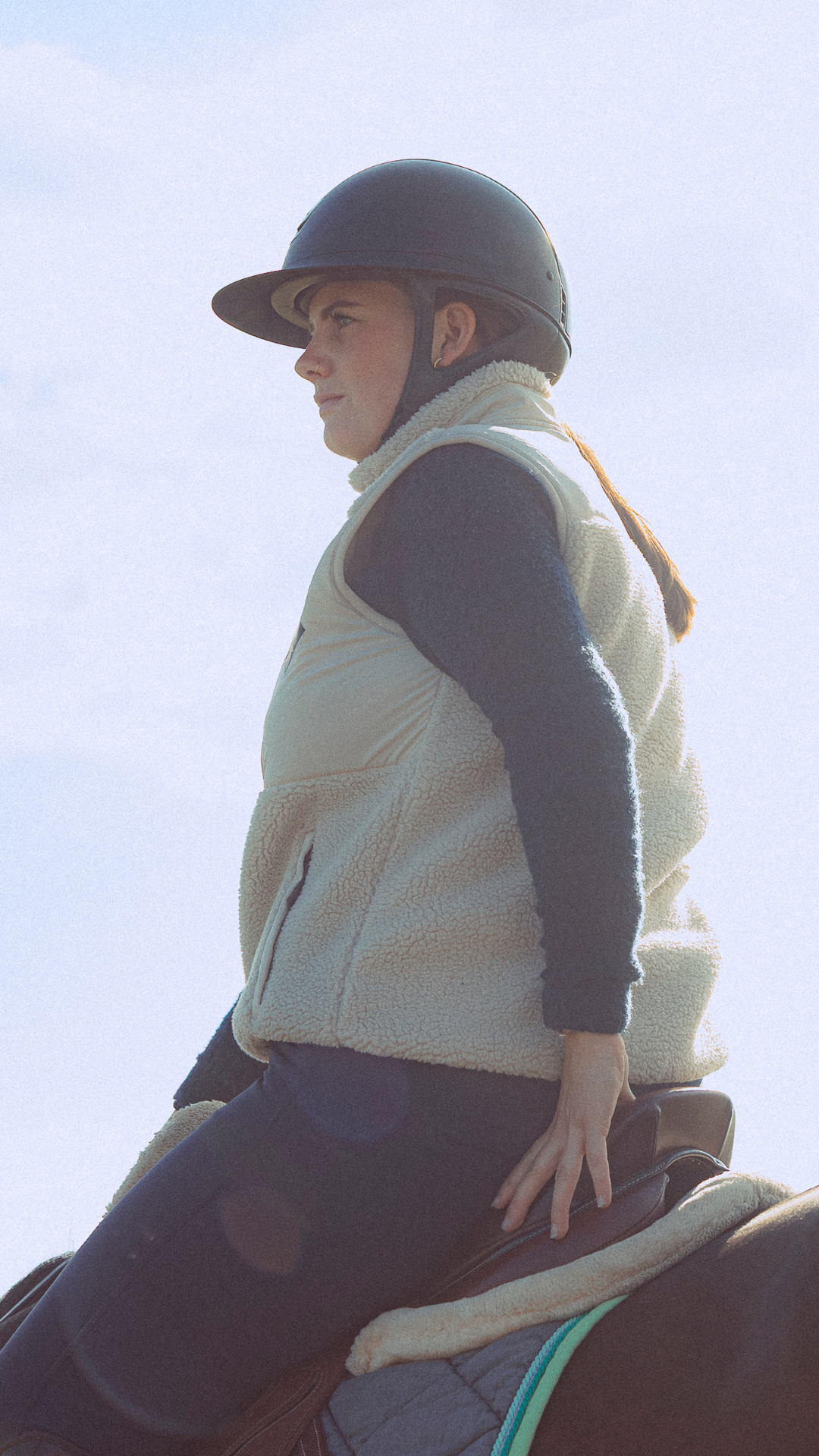 Gilet polaire unisex recyclée en beige - Teddy Tala